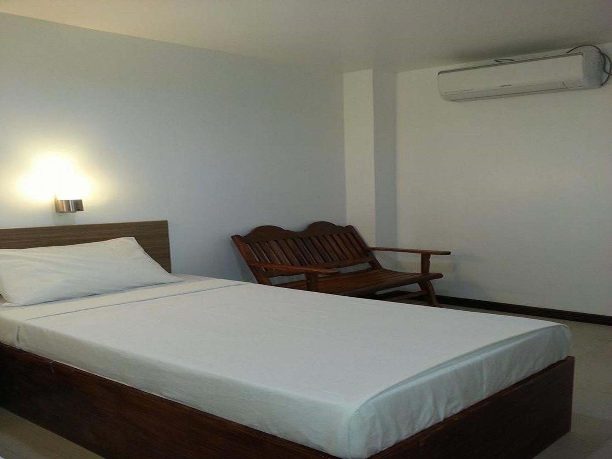 Reddoorz Plus Near Vigan City Commercial Center Extérieur photo