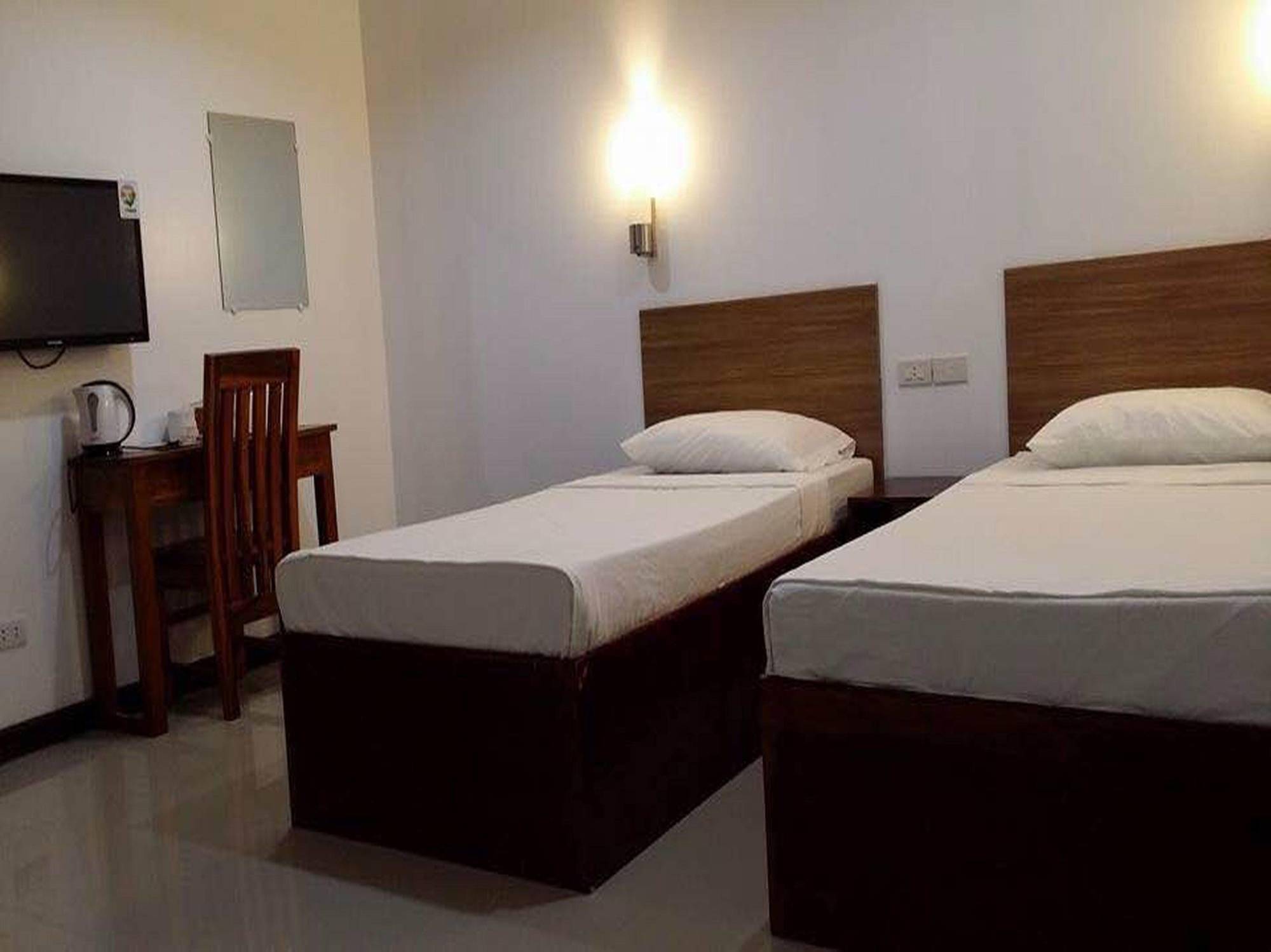 Reddoorz Plus Near Vigan City Commercial Center Extérieur photo