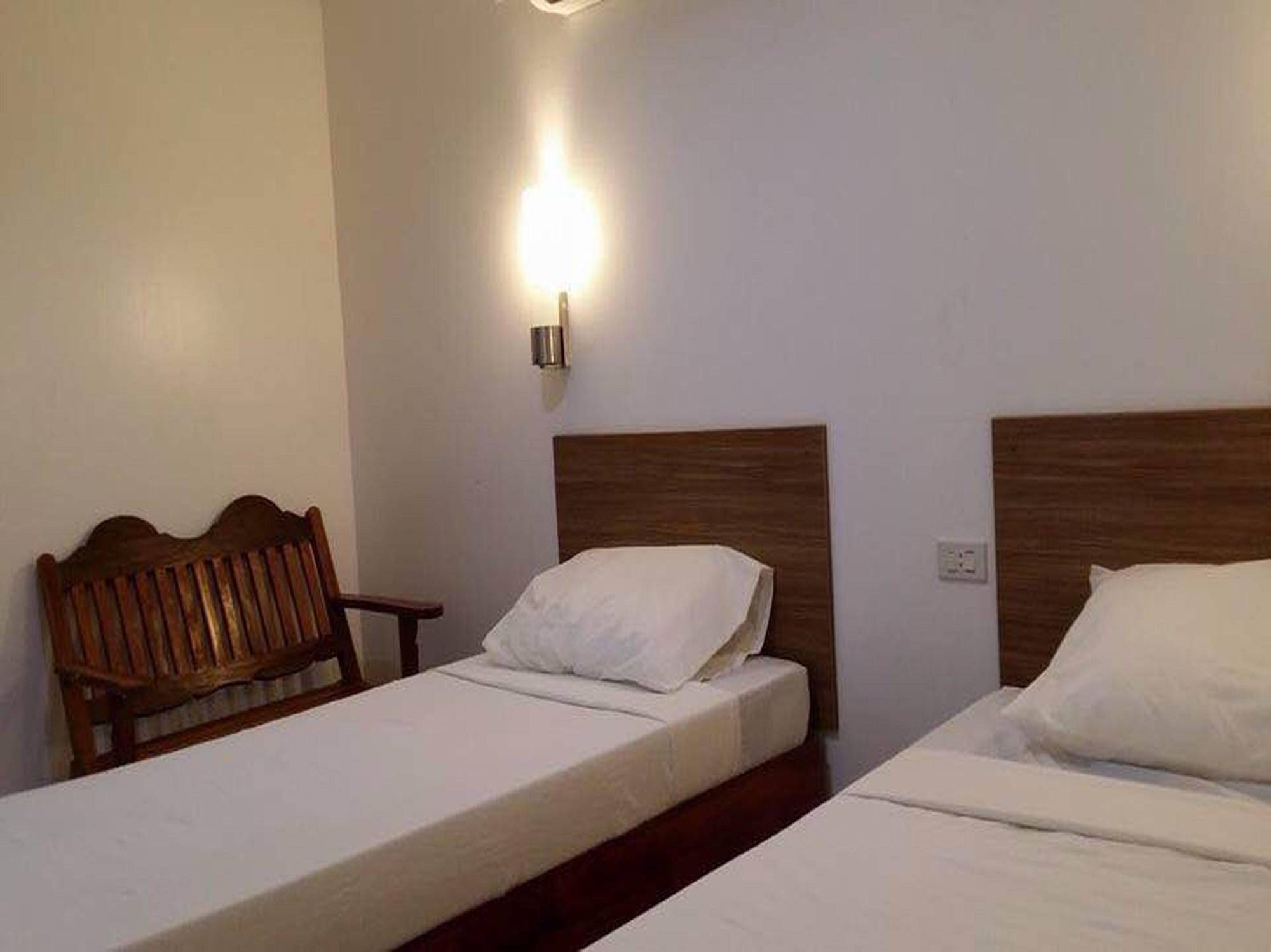 Reddoorz Plus Near Vigan City Commercial Center Extérieur photo