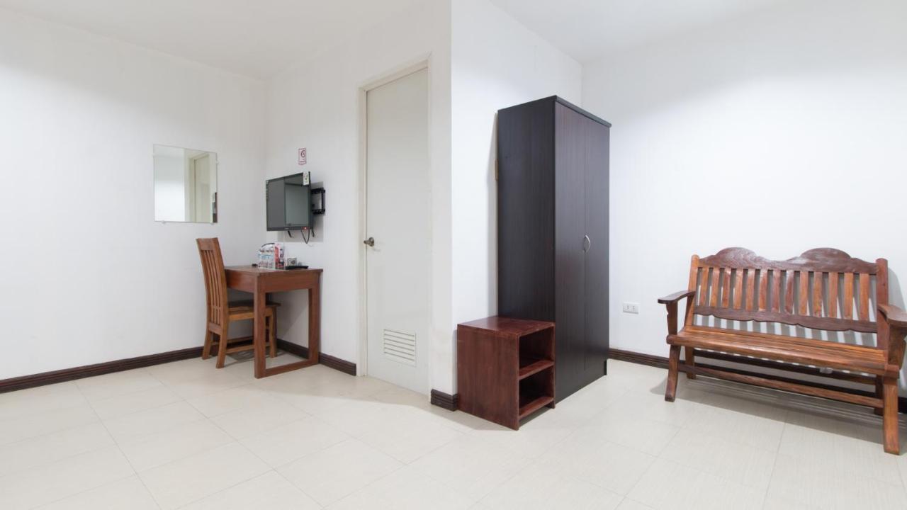Reddoorz Plus Near Vigan City Commercial Center Extérieur photo