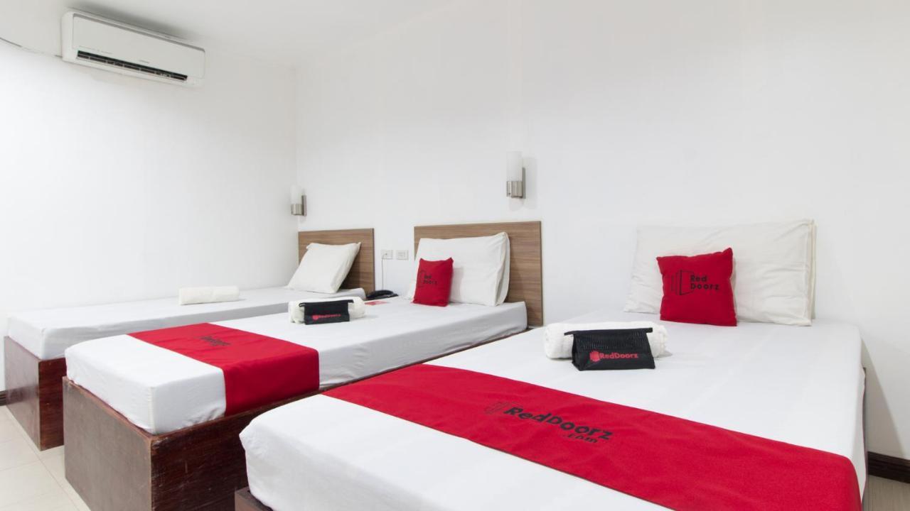 Reddoorz Plus Near Vigan City Commercial Center Extérieur photo