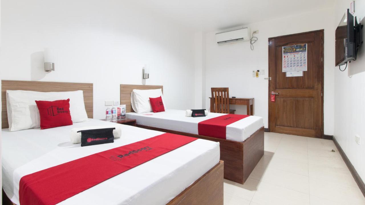 Reddoorz Plus Near Vigan City Commercial Center Extérieur photo