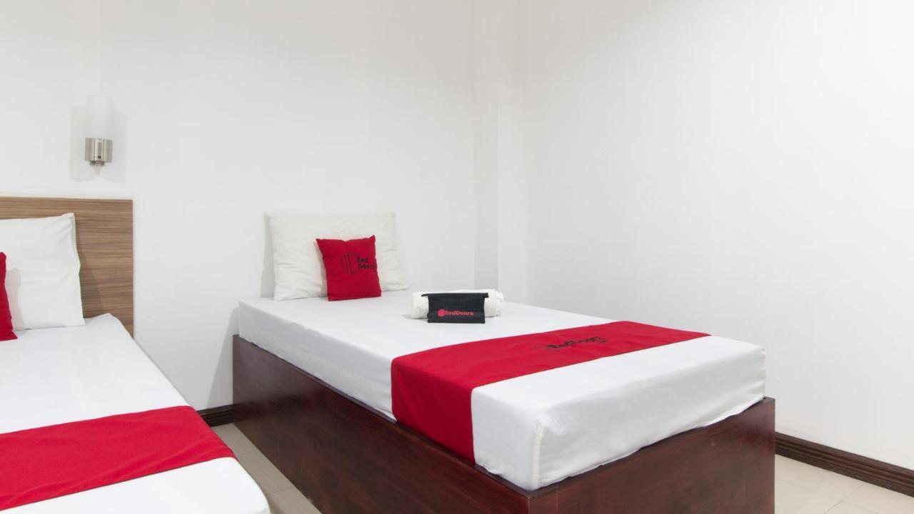 Reddoorz Plus Near Vigan City Commercial Center Extérieur photo